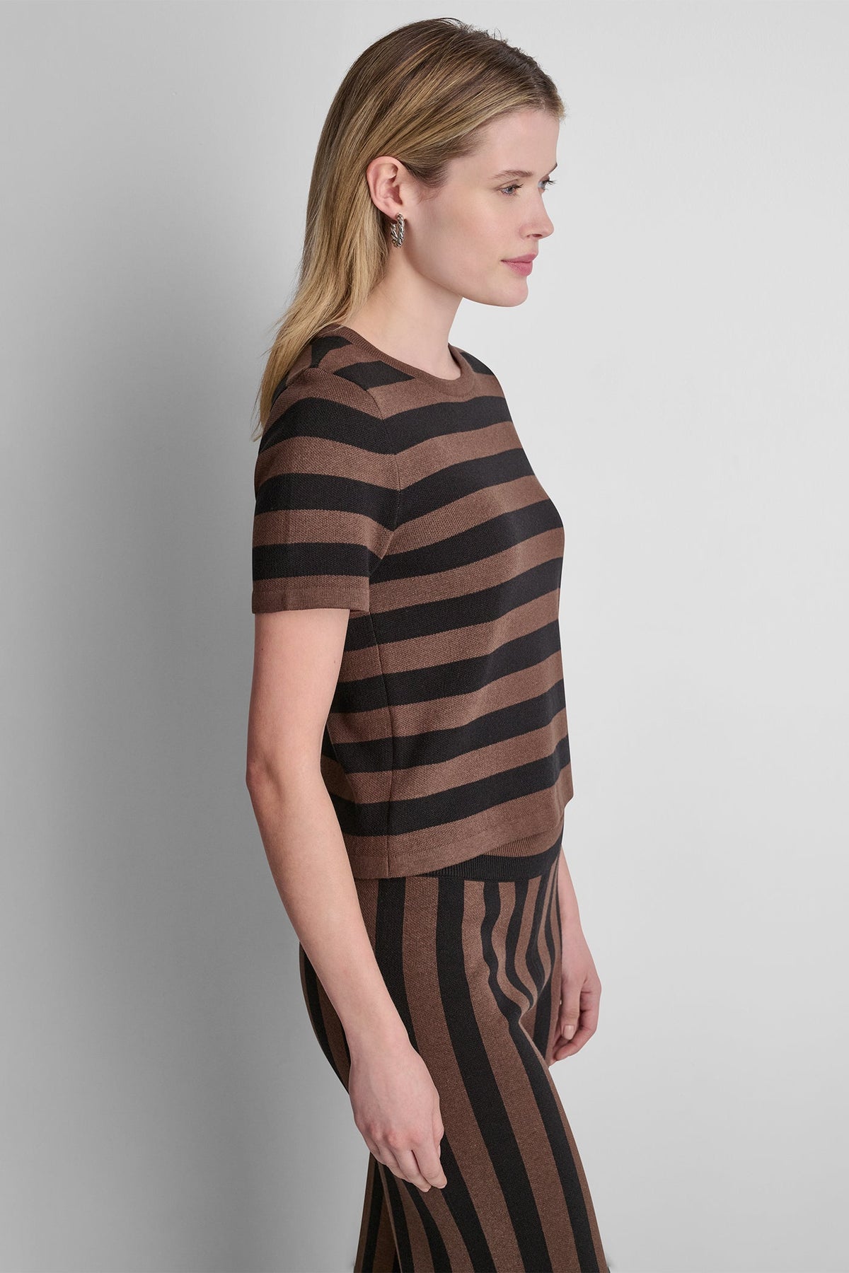 SHORT SLEEVE STRIPE SWEATER Chestnut/Black | DKNY