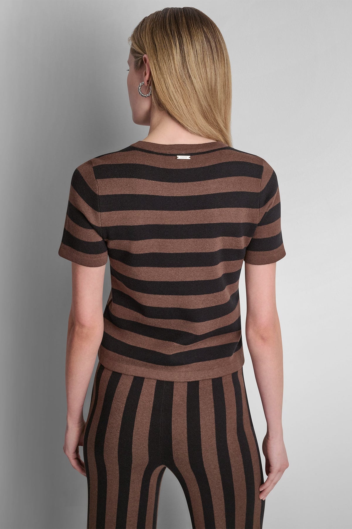 SHORT SLEEVE STRIPE SWEATER Chestnut/Black | DKNY