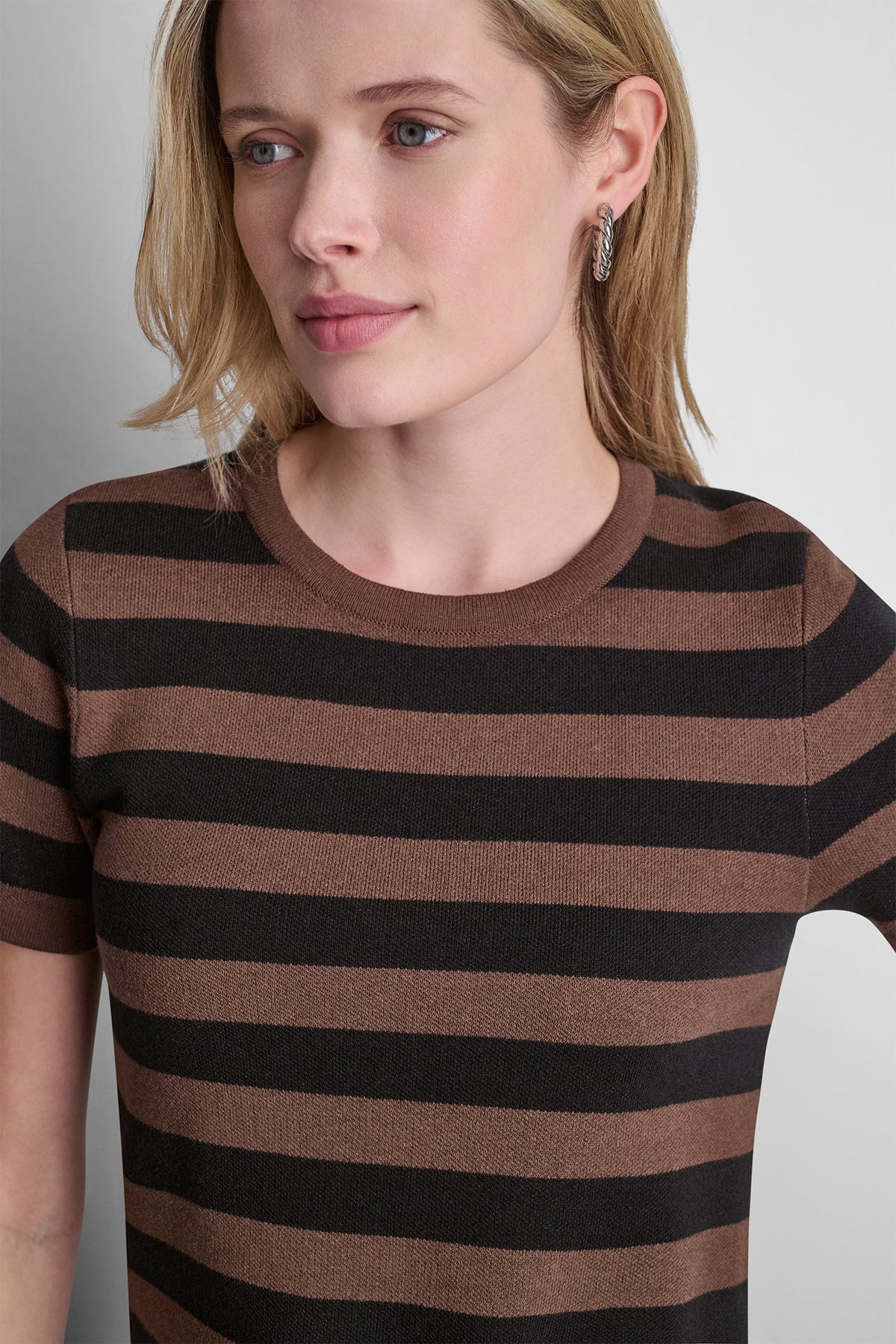 SHORT SLEEVE STRIPE SWEATER Chestnut/Black | DKNY