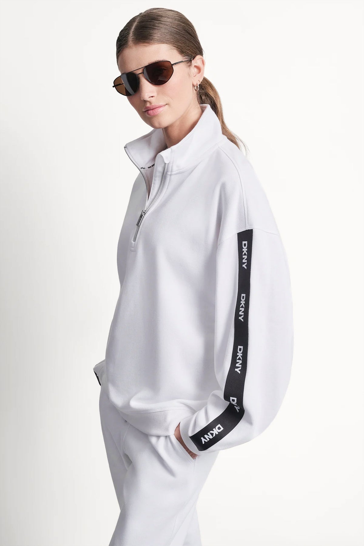 LOGO QUARTER-ZIP SWEATSHIRT White | DKNY