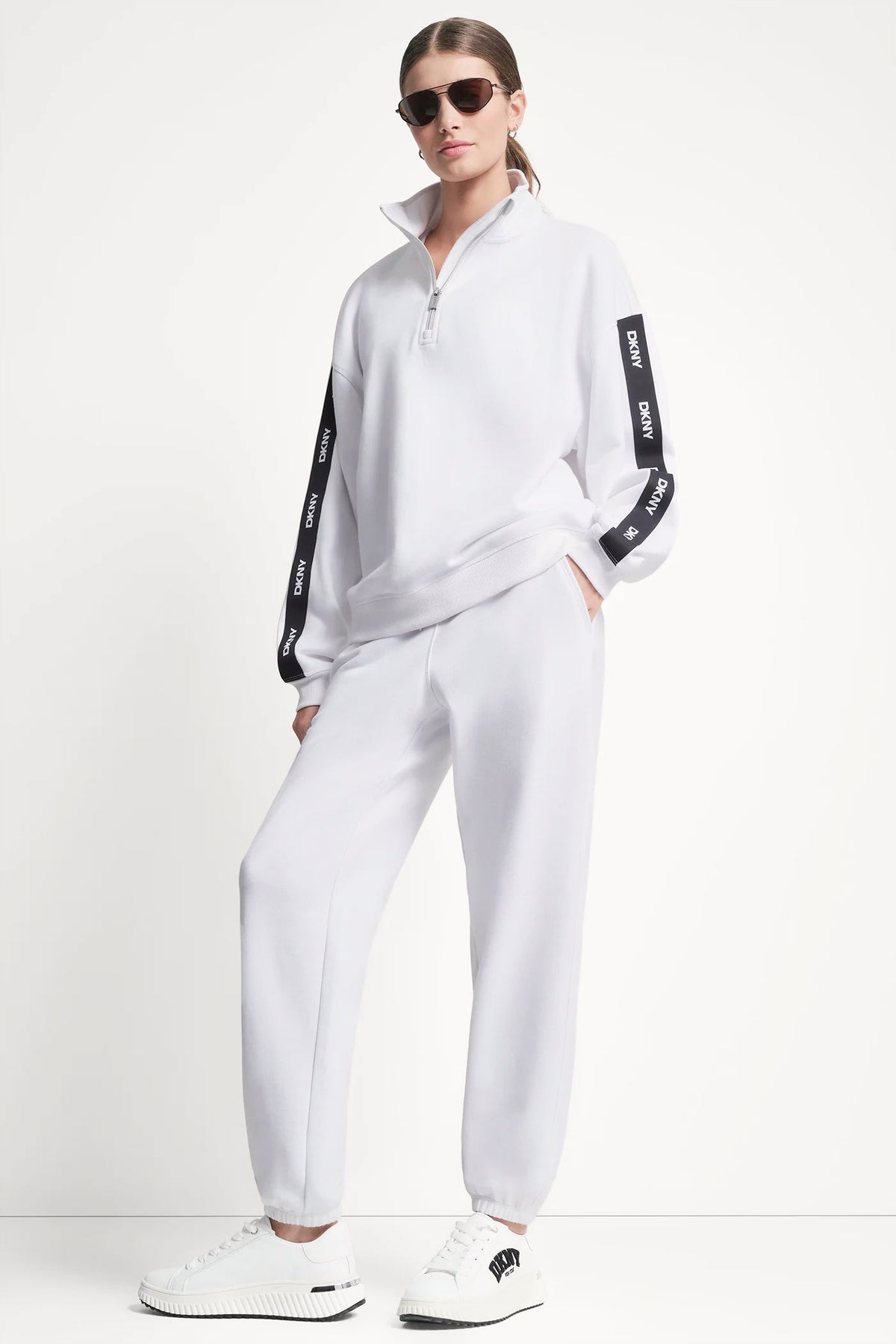 LOGO QUARTER-ZIP SWEATSHIRT White | DKNY