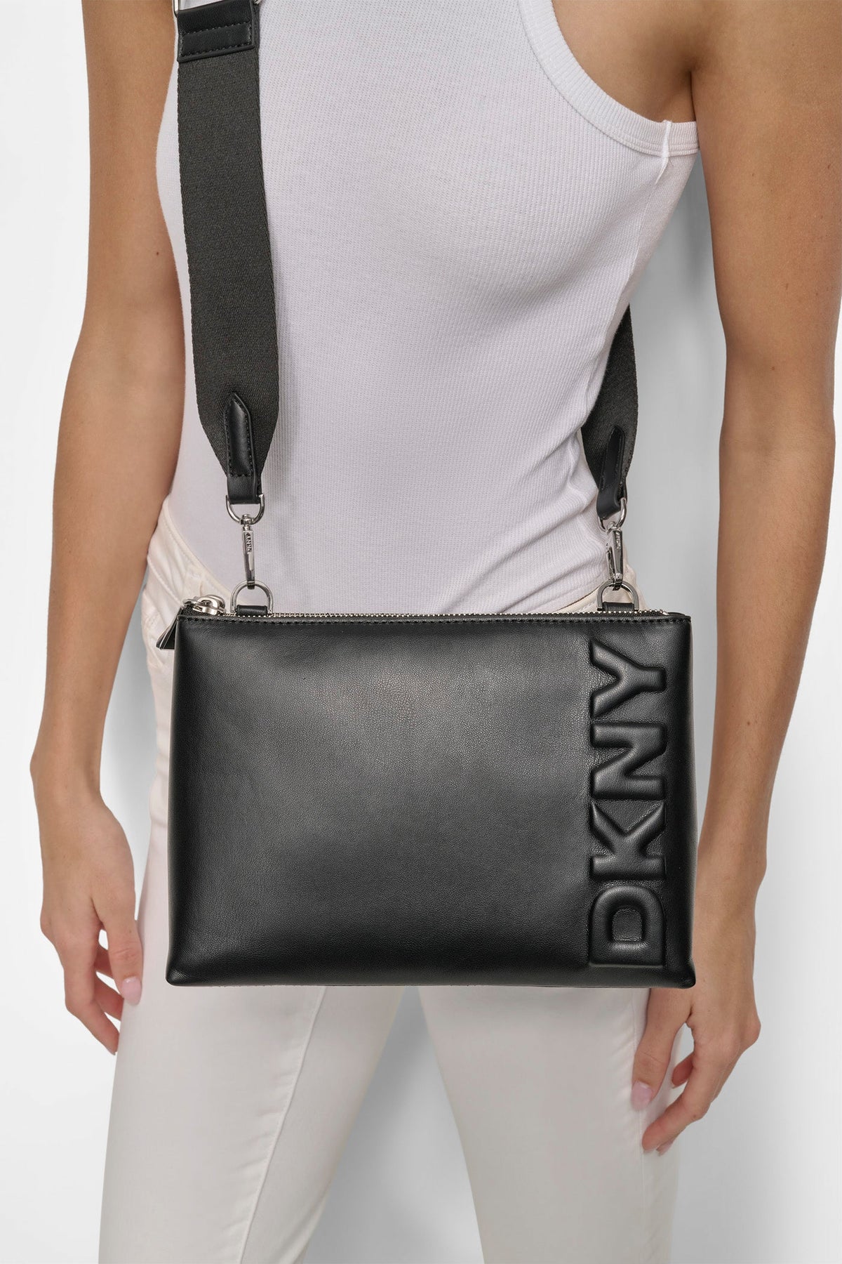 TINSLEY LOGO CROSSBODY Black/Silver | DKNY