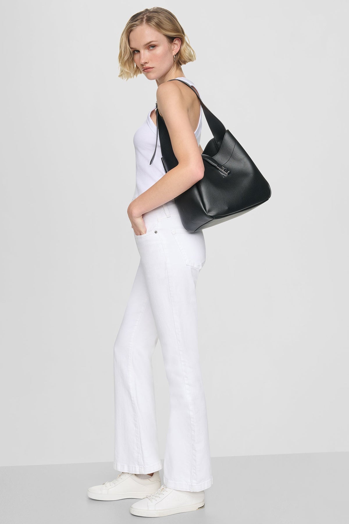 DARIA LARGE HOBO BAG Cappuccino | DKNY