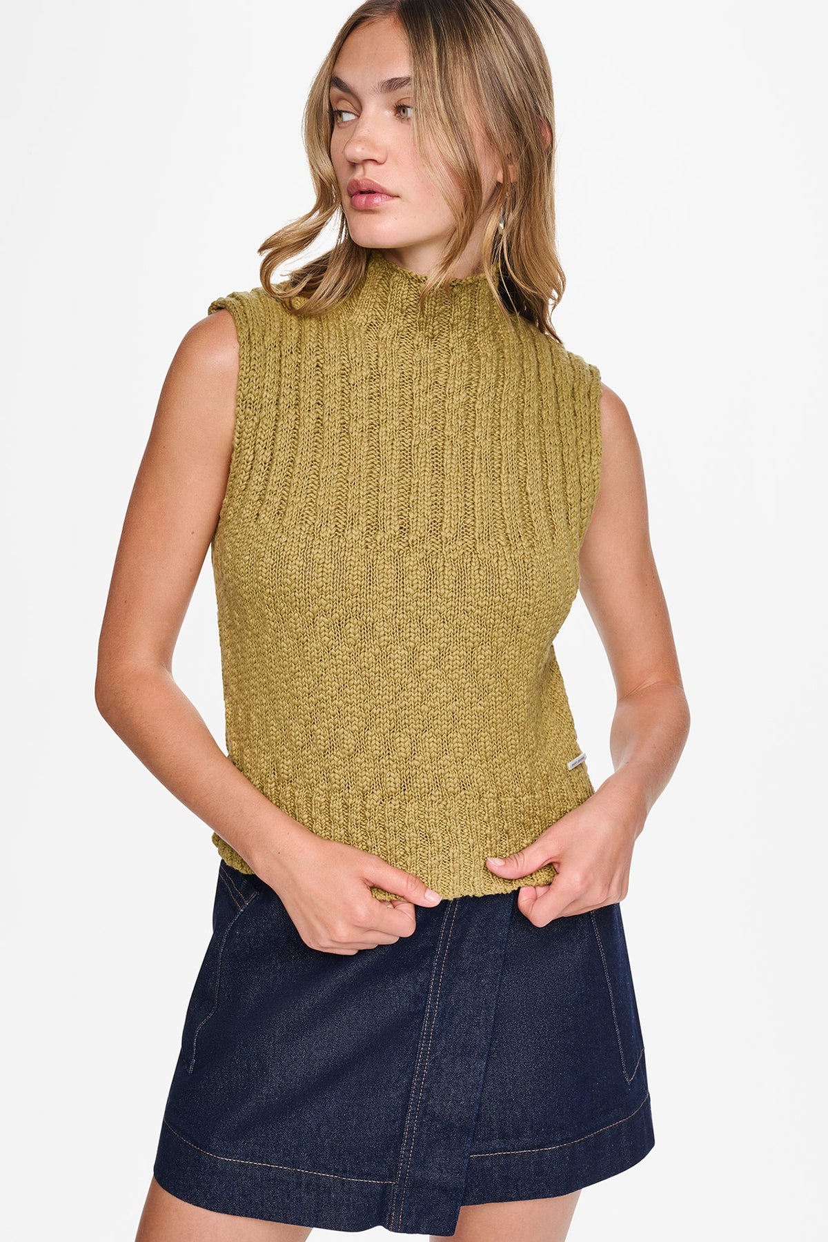 RIBBED MOCK-NECK SWEATER VEST Crocodile | DKNY