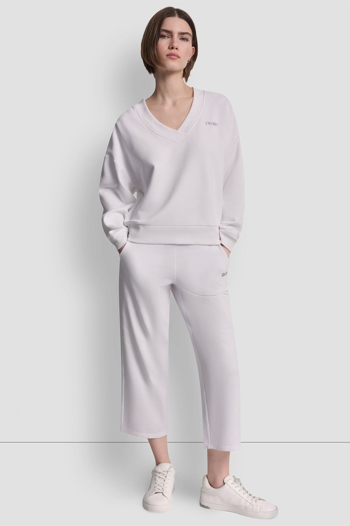 METALLIC BUBBLE LOGO V-NECK PULLOVER White | DKNY