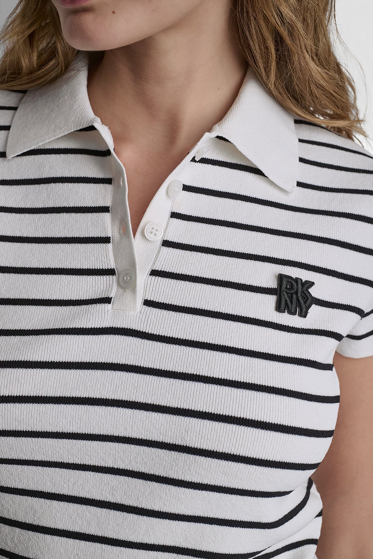 CROPPED STRIPED POLO SWEATER Ivory/Black | DKNY