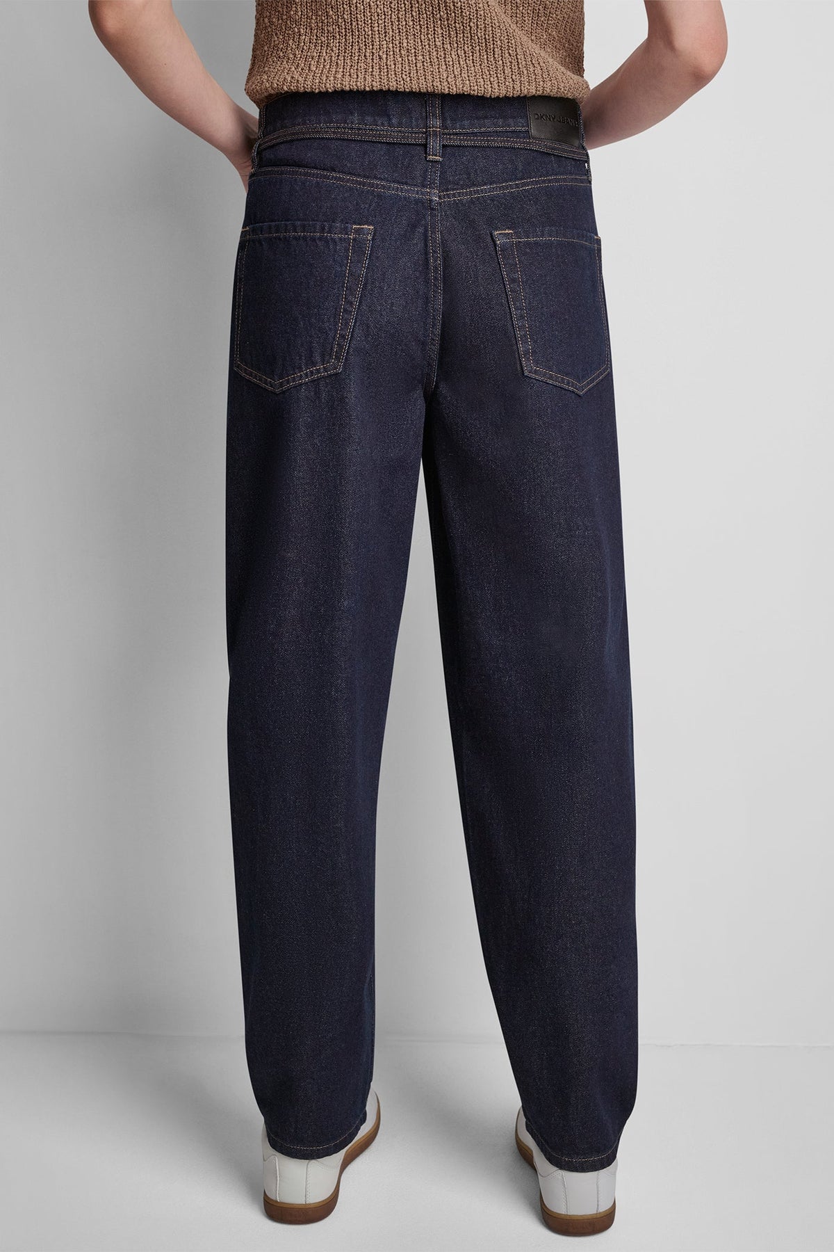 MID-RISE BARREL JEAN Fearless | DKNY