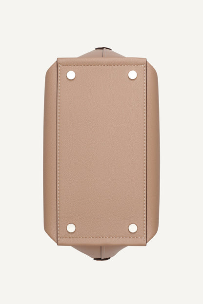 NICOLE LOGO BUCKET BAG Cappuccino | DKNY