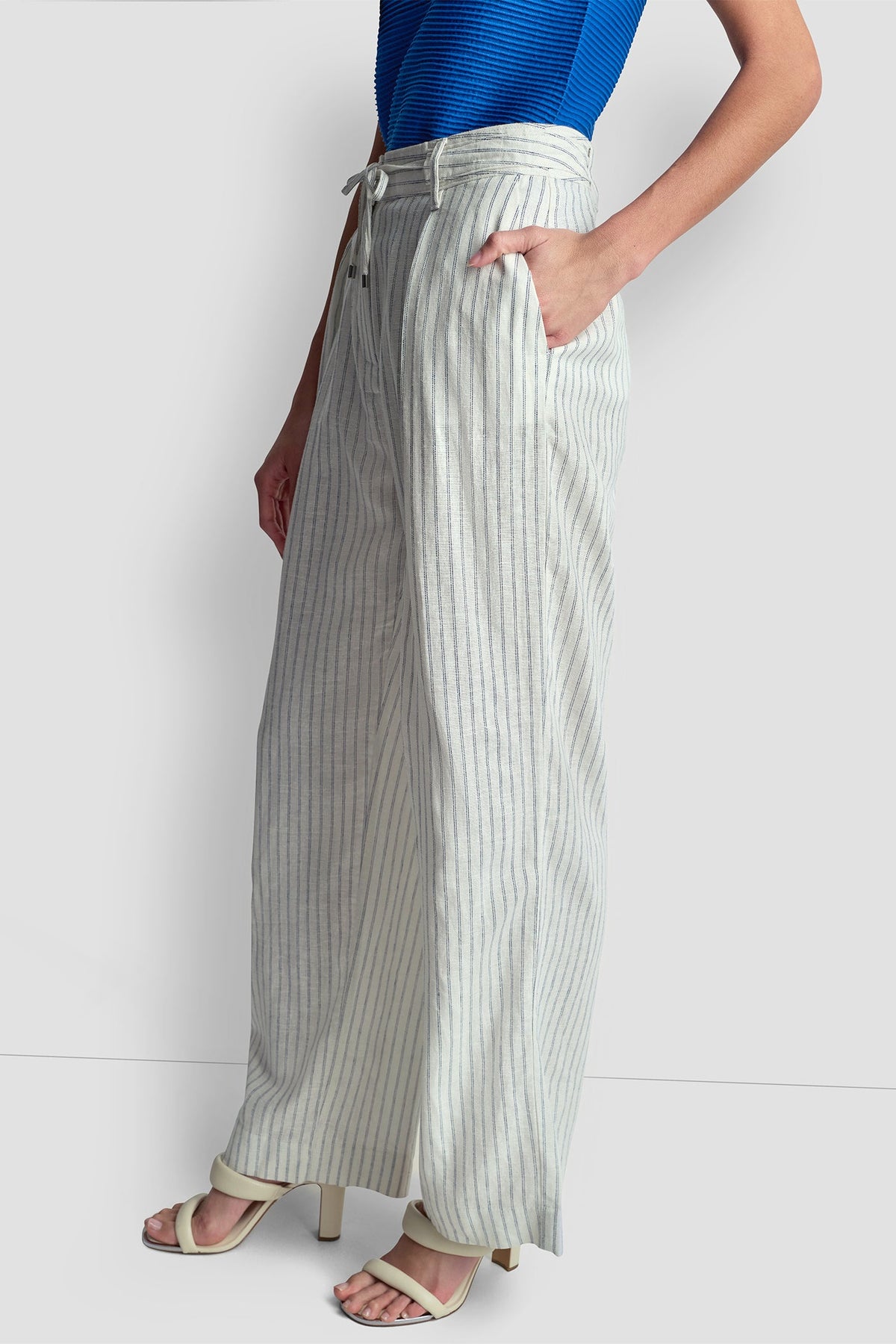 MID-RISE LINEN-BLEND PINSTRIPED PLEATED WIDE-LEG PANT Ivory/Admiral | DKNY