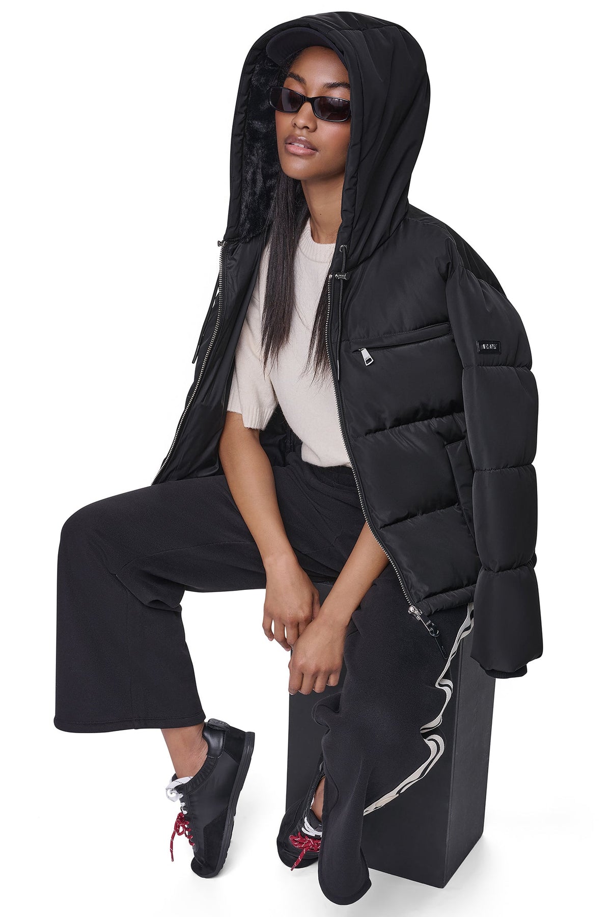 CONTRAST LINED SHORT HOODED PUFFER Black | DKNY