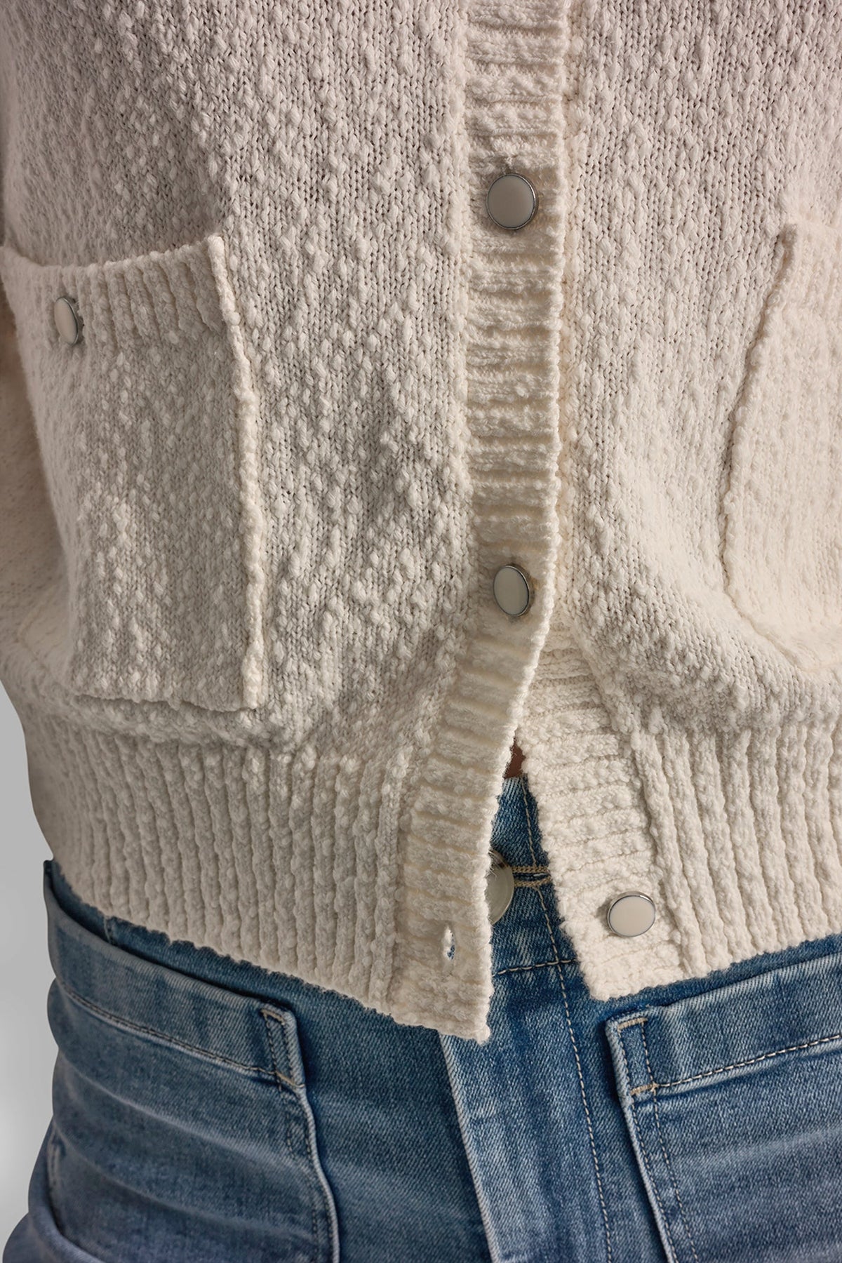 CREW NECK CARDIGAN WITH PATCH POCKETS Ivory | DKNY
