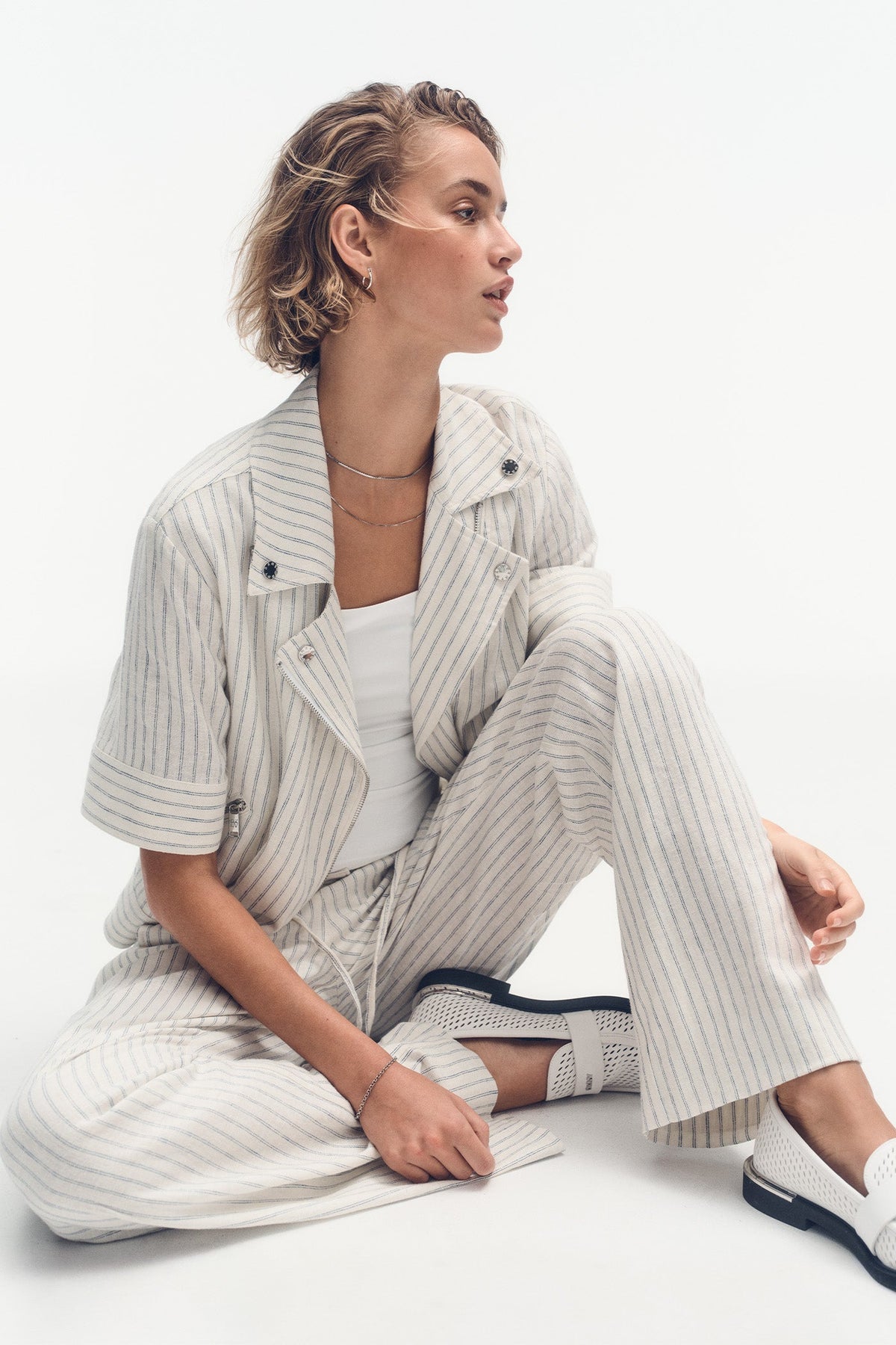 PINSTRIPE SHORT SLEEVE MOTO JACKET Ivory/Admiral | DKNY