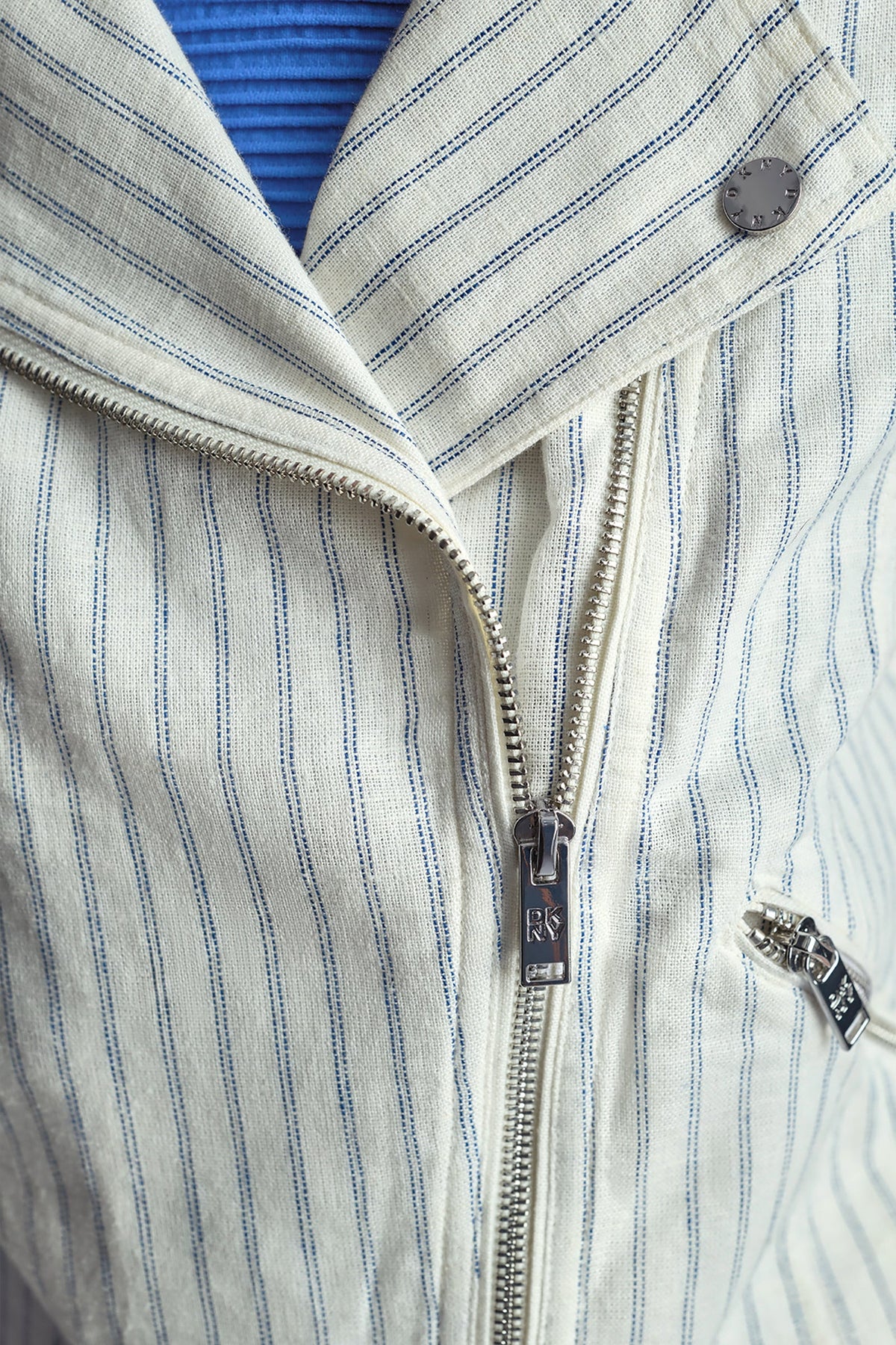 PINSTRIPE SHORT SLEEVE MOTO JACKET Ivory/Admiral | DKNY